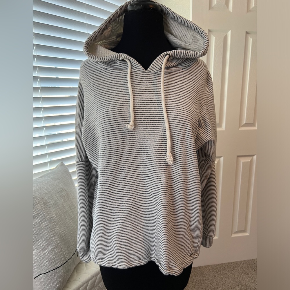 O’NEILL LIKE NEW! UNISEX NAVY STRIPED HOODIE SIZE LARGE